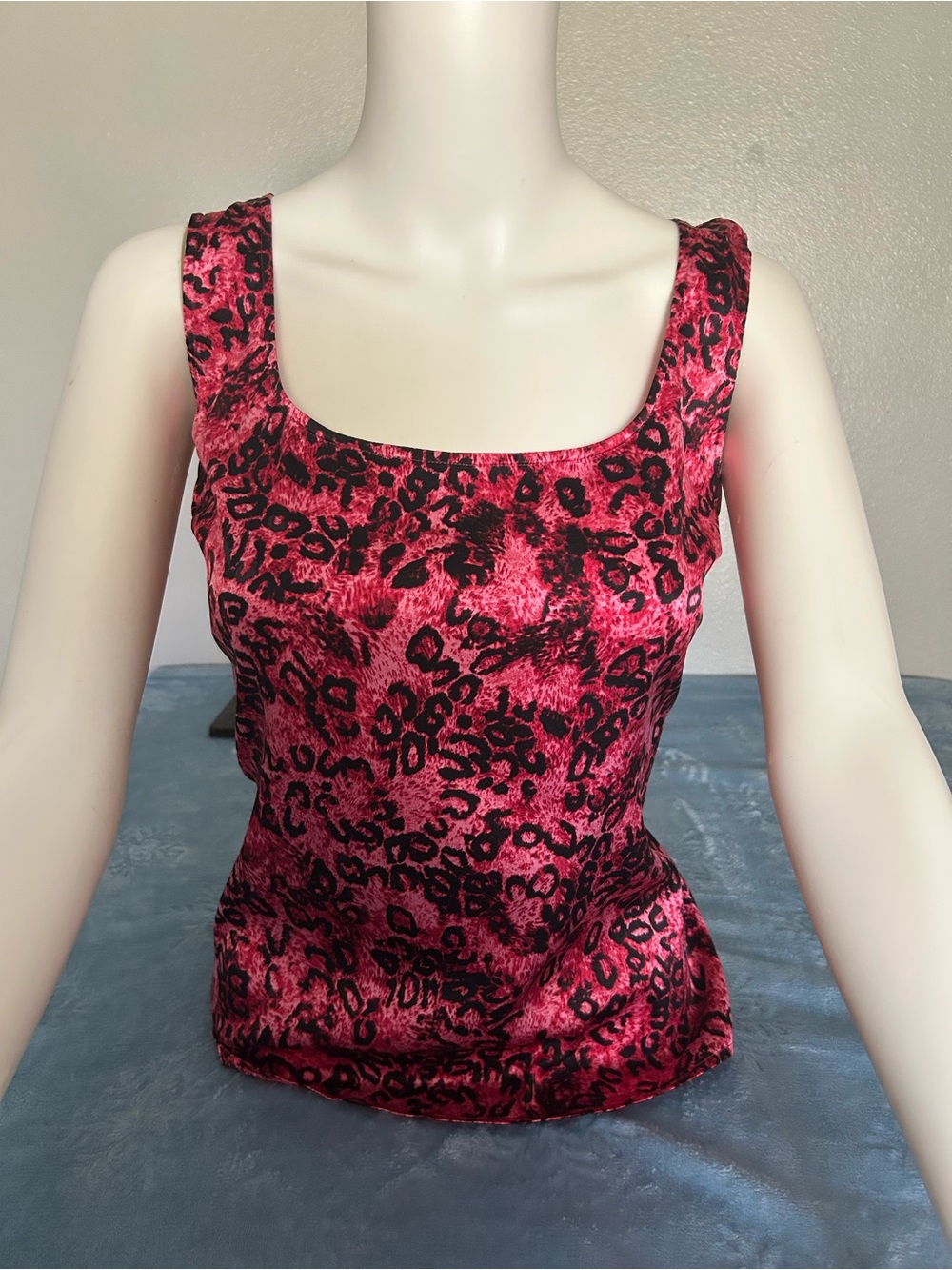 St. John Luxury Silk Blend Pink Animal Print Tank Top - Small